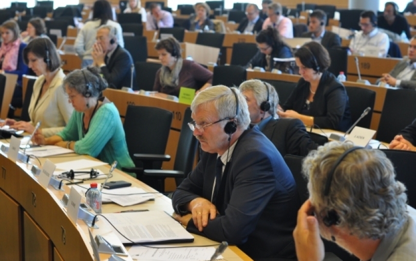 B. Ropė: pirmoji informacija iš Europos Komisijos suteikia pagrindą labai ribotam optimizmui
