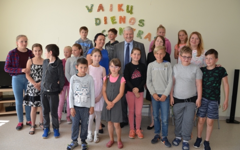 Apdovanoti idėjų konkurso laureatai: ypatingas dėmesys vaikų dienos centrų ateičiai